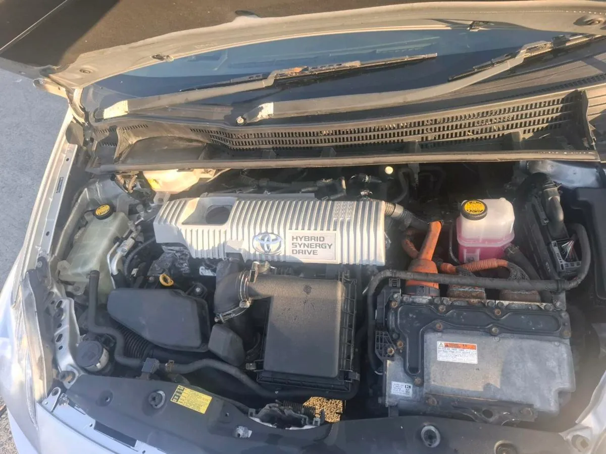 Toyota prius 2011 parts - Image 3
