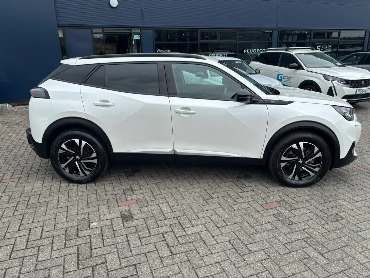 2023 Peugeot 2008 eAllure 50kwh low mileage - Image 3