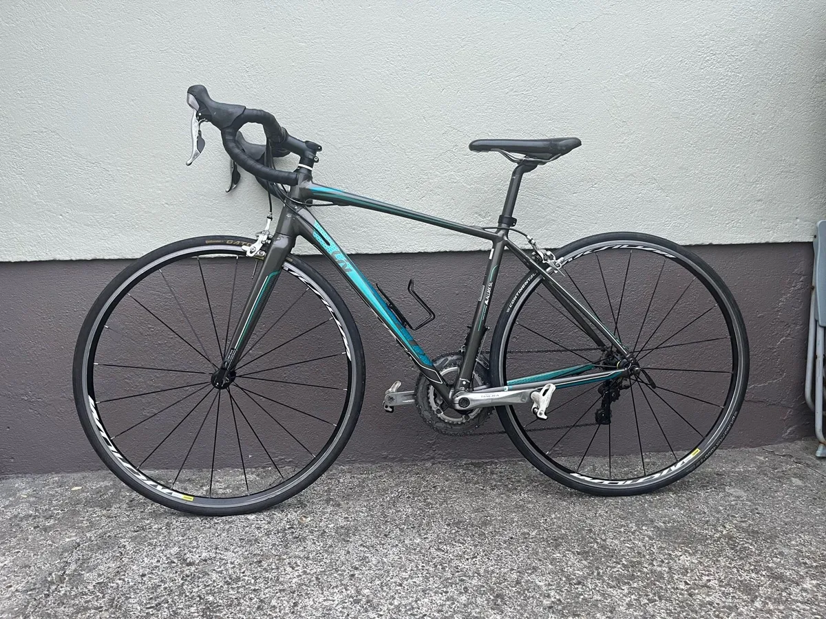 Giant Avail Women's Roade bike. - Image 1