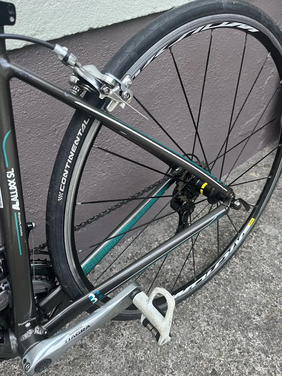 Giant Avail Women's Roade bike. - Image 3