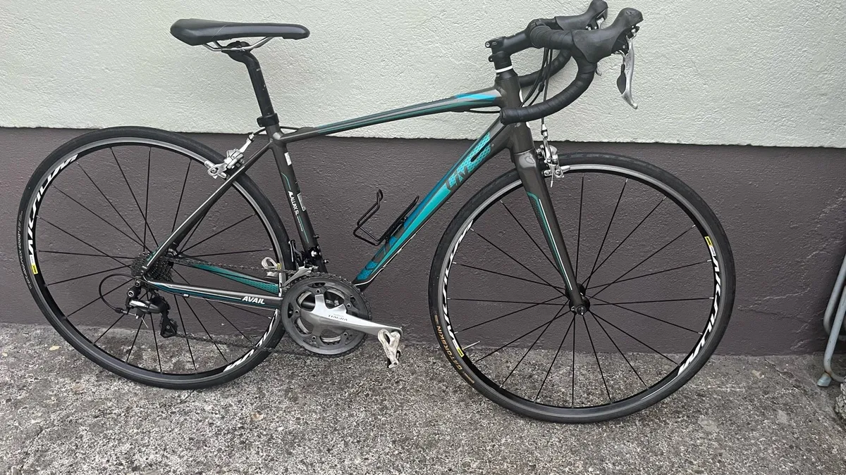 Giant Avail Women's Roade bike. - Image 4