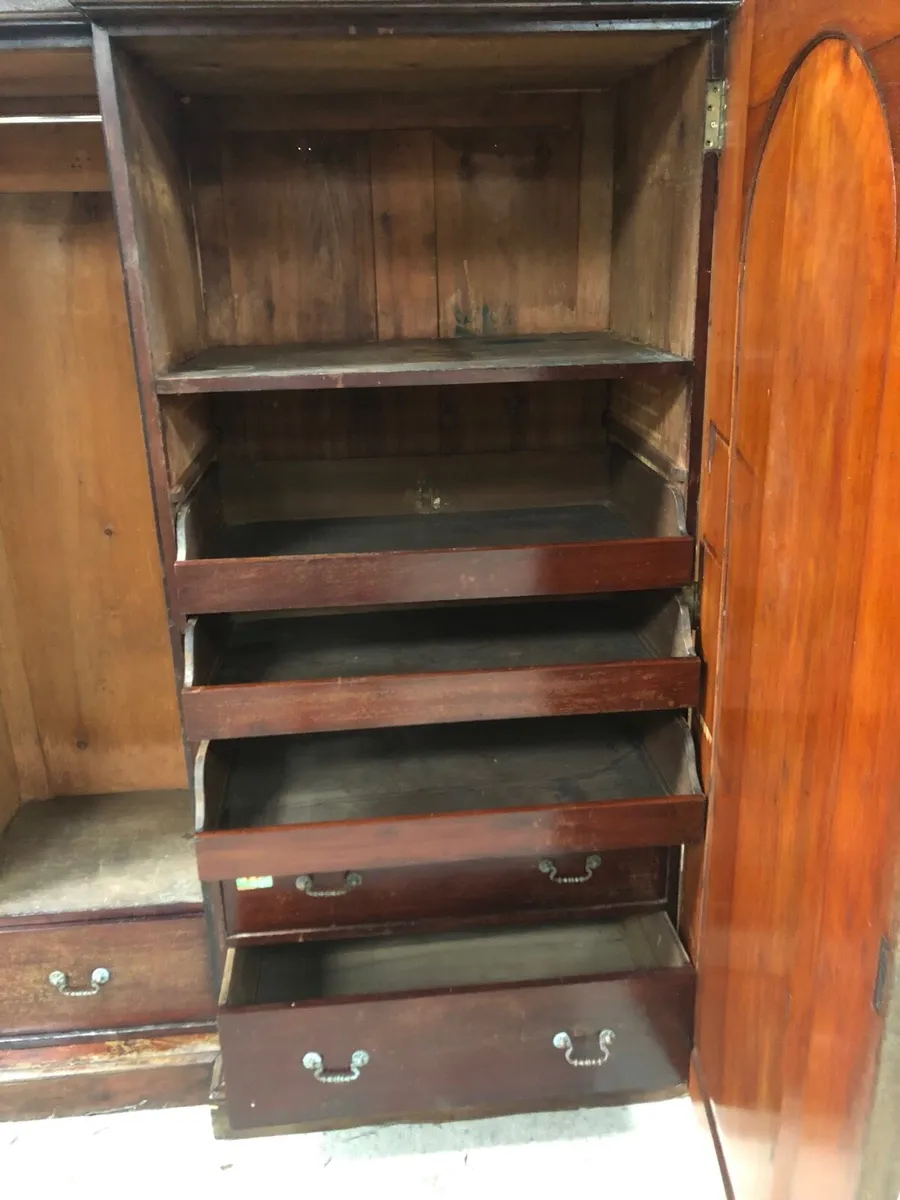 Wardrobe - Image 4