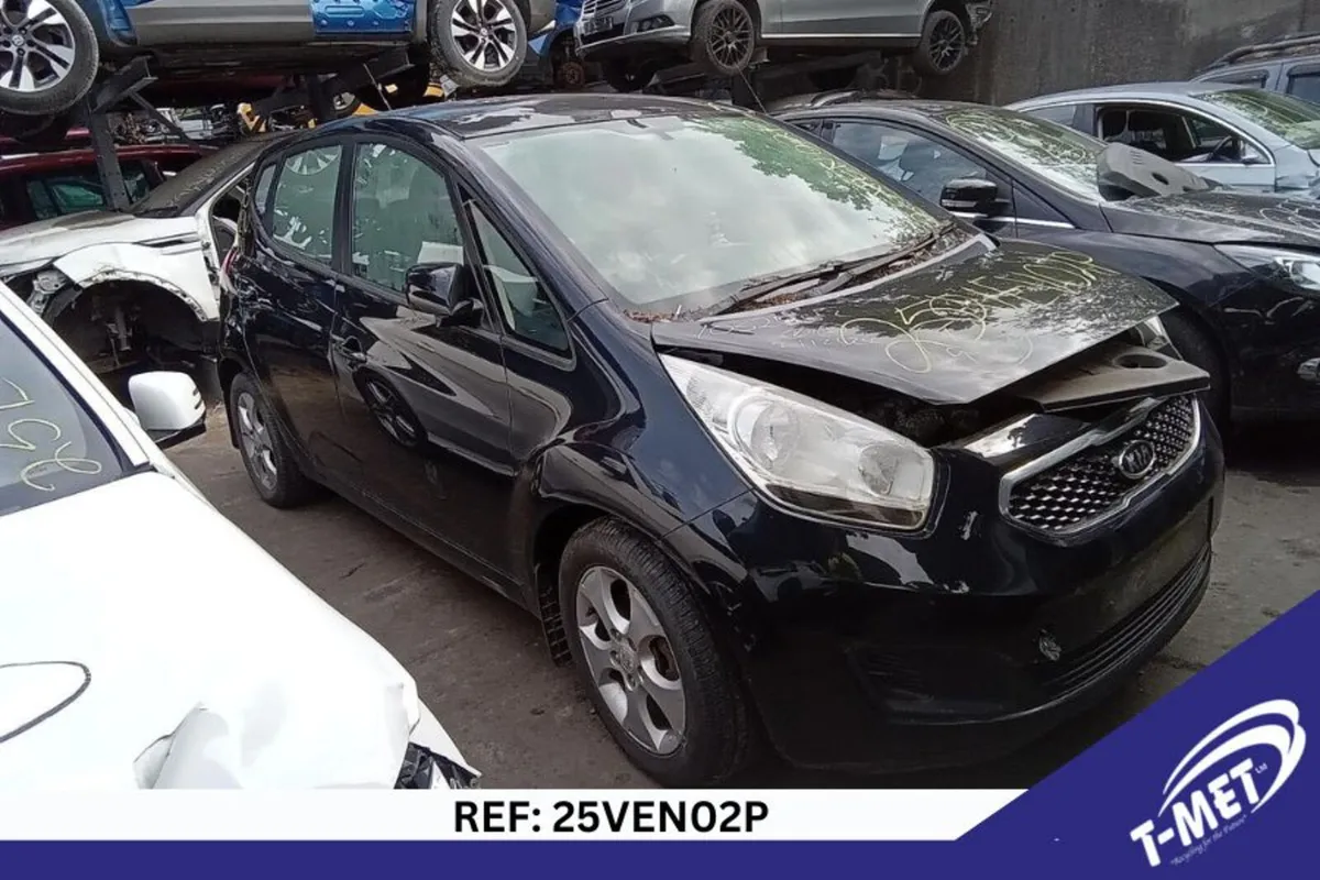 2012 KIA VENGA BREAKING FOR PARTS - Image 1