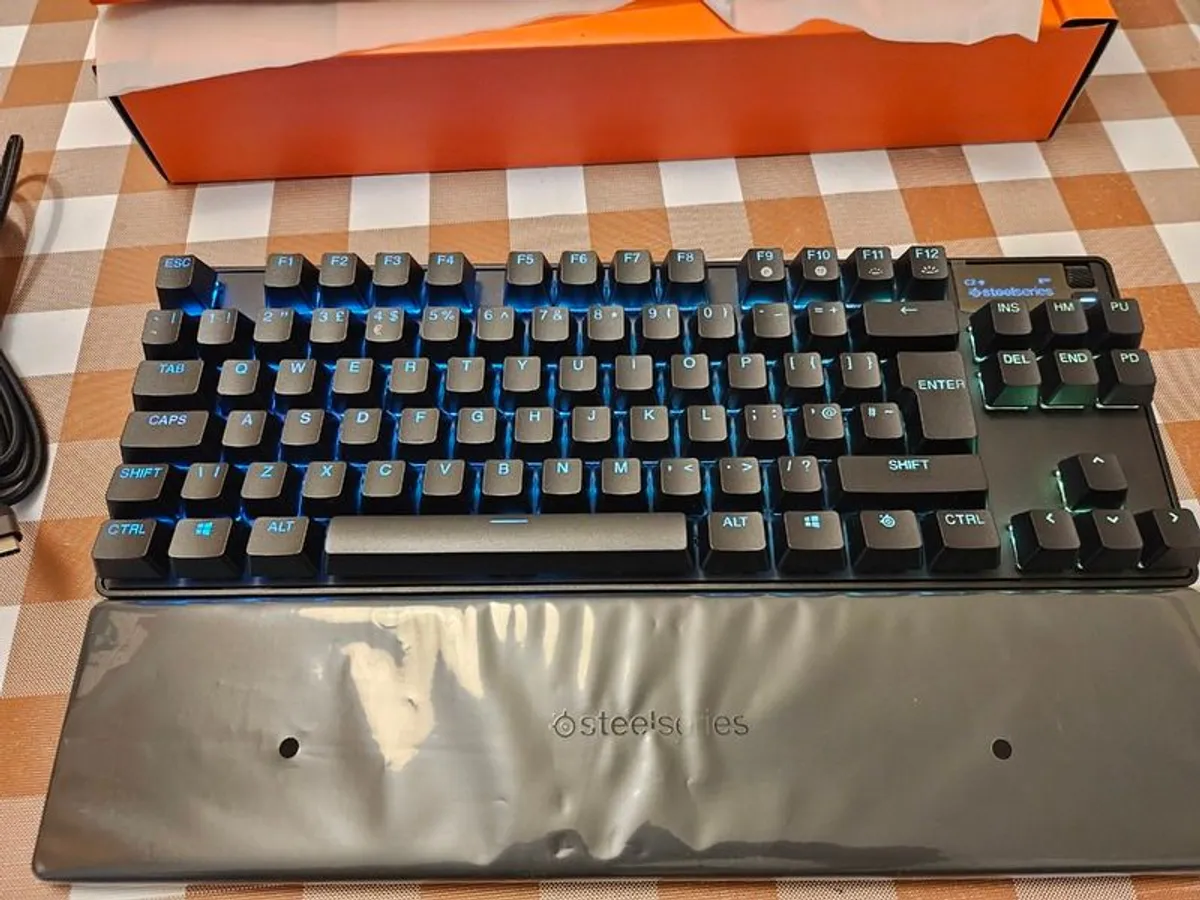 Steelseries Apex Pro TKL WL Hall-Effect keyboard - Image 1