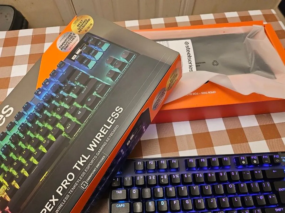 Steelseries Apex Pro TKL WL Hall-Effect keyboard - Image 2