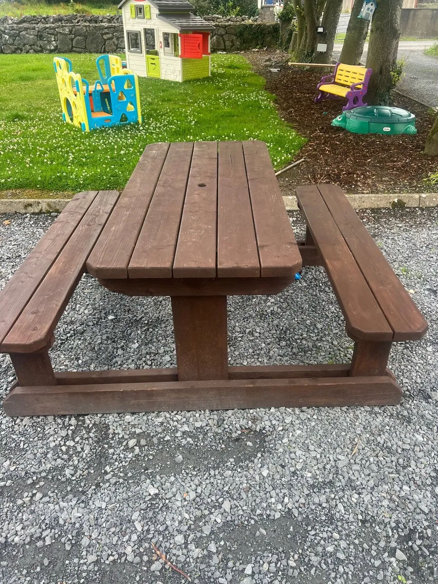 Picnic bench - Image 1