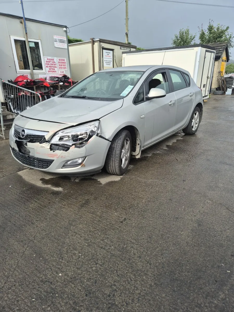 Opel Astra - Breaking only - Image 1