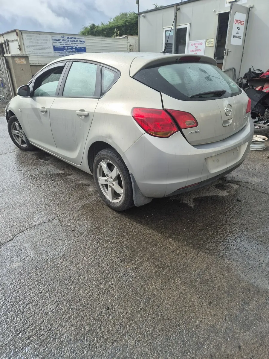 Opel Astra - Breaking only - Image 2