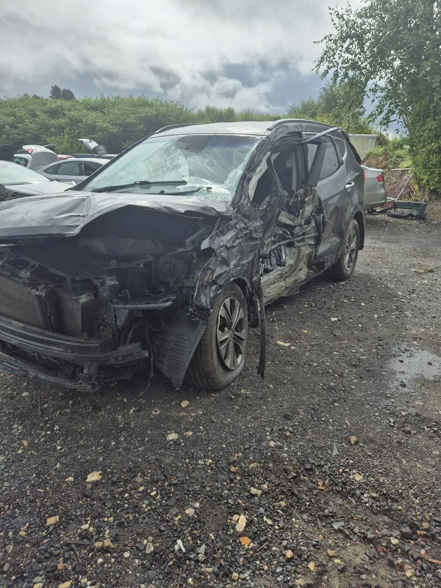 Hyundai Santa Fe - Breaking only - Image 3