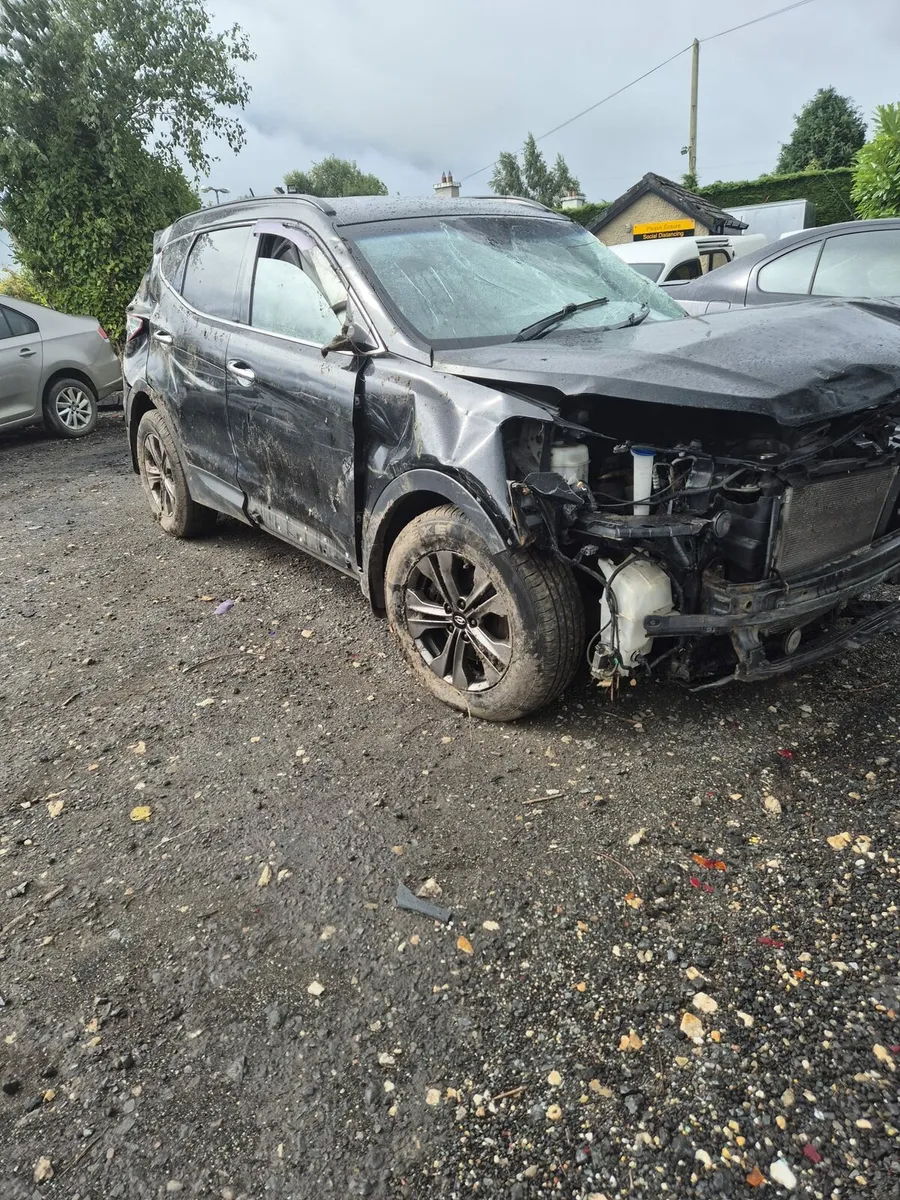 Hyundai Santa Fe - Breaking only - Image 4