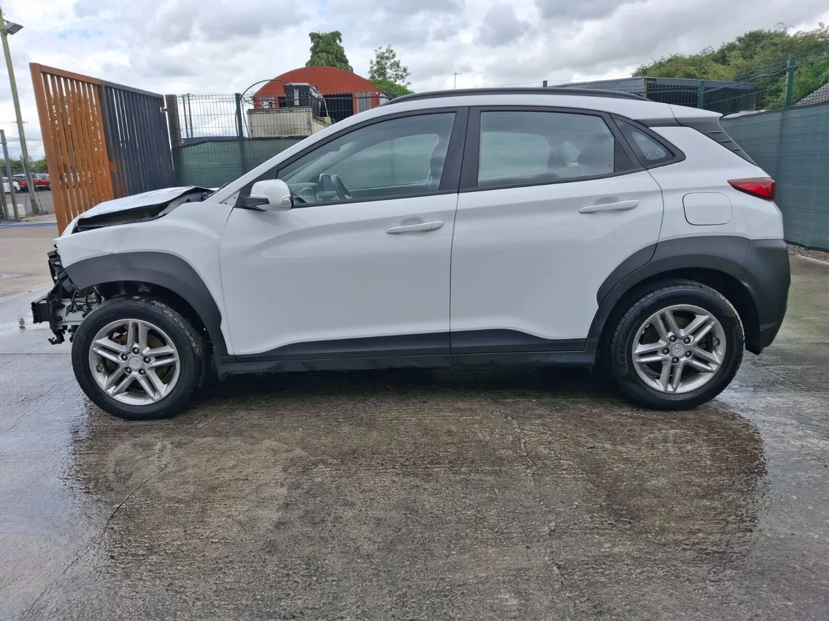 192  Hyundai kona 1.6 Diesel light damage - Image 2