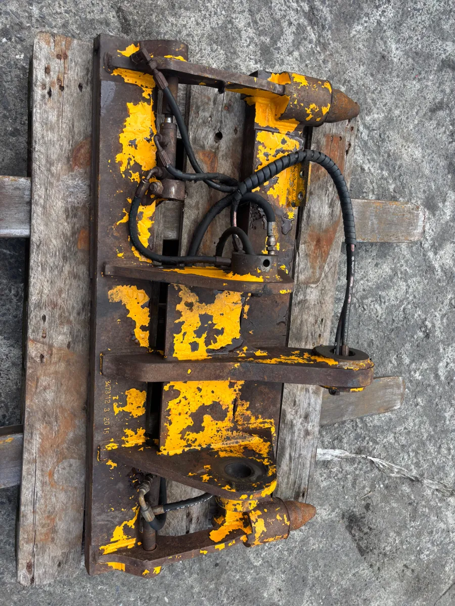 Pin & cone head stock to suit jcb - Image 1