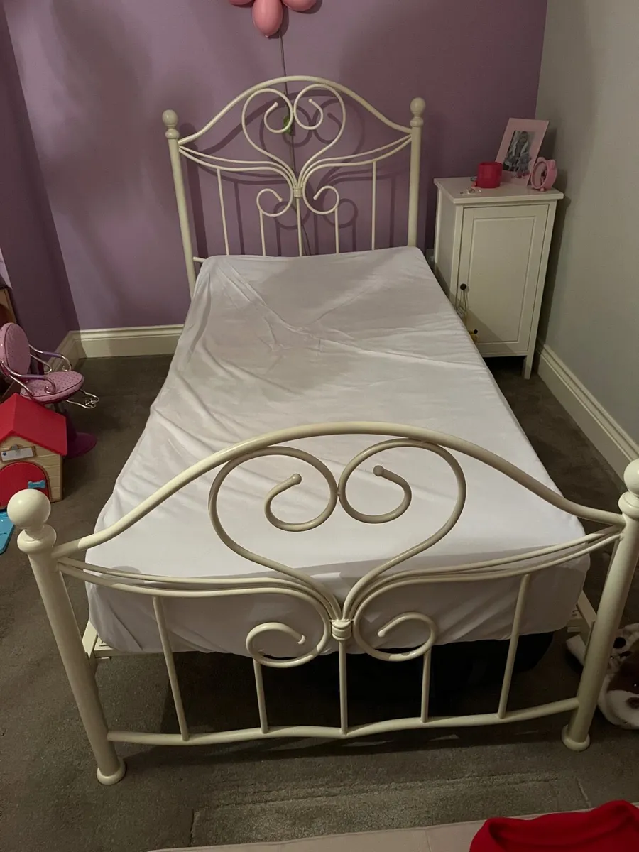 Single bed - Image 3