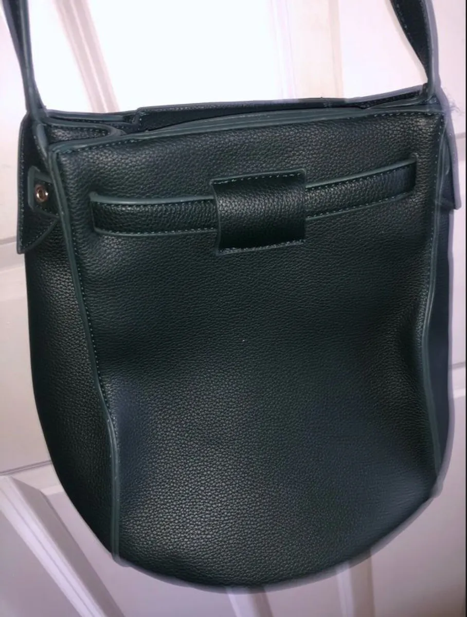 Systyle Paris Crossbody bucket bag - Image 4