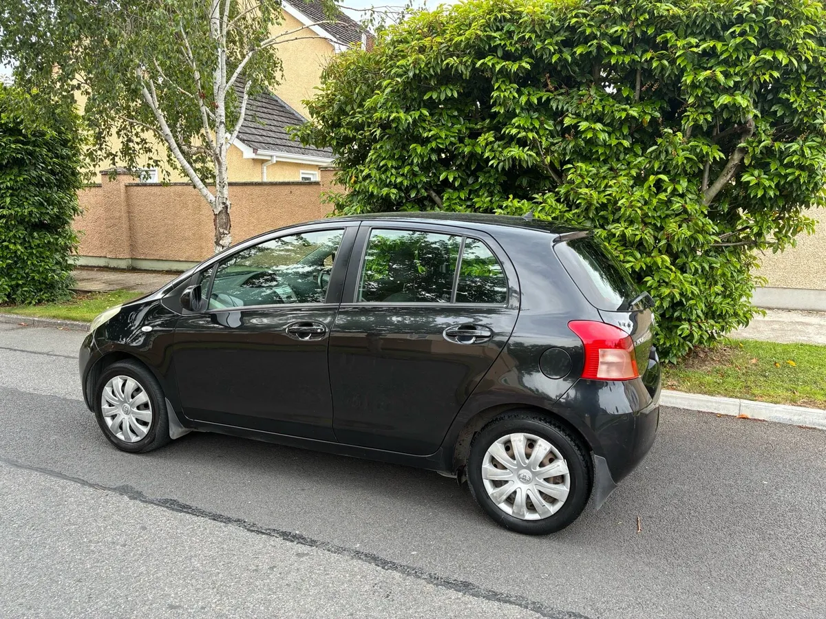 06 Toyota Yaris 1.0petrol manual nct and tax - Image 4
