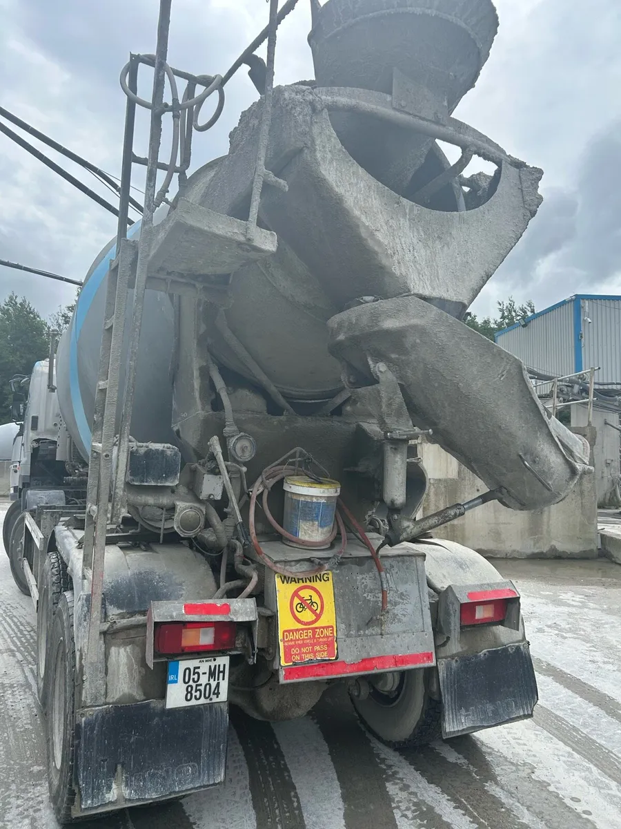 Hino 700 - Image 2
