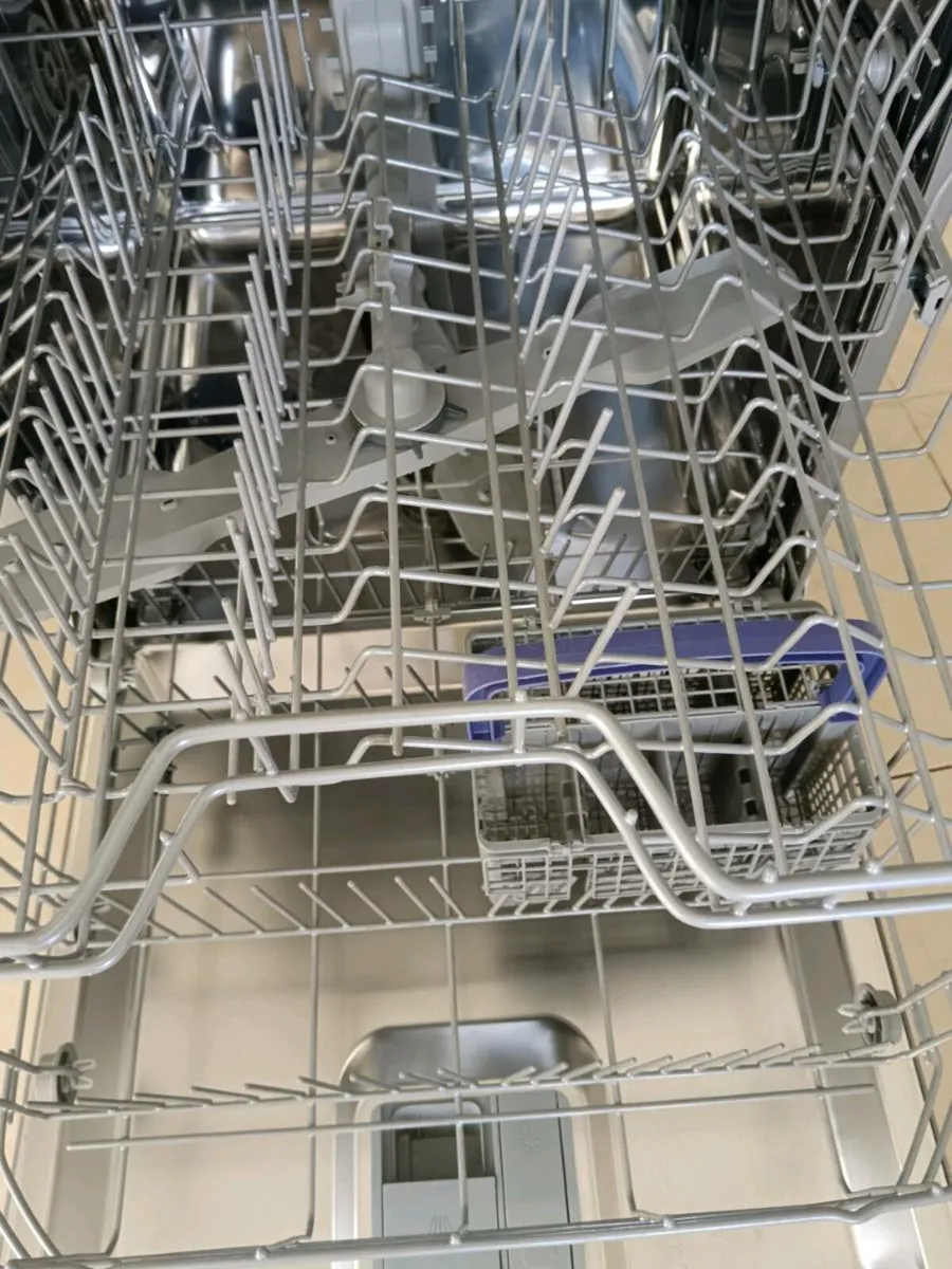 Dishwasher - Image 2