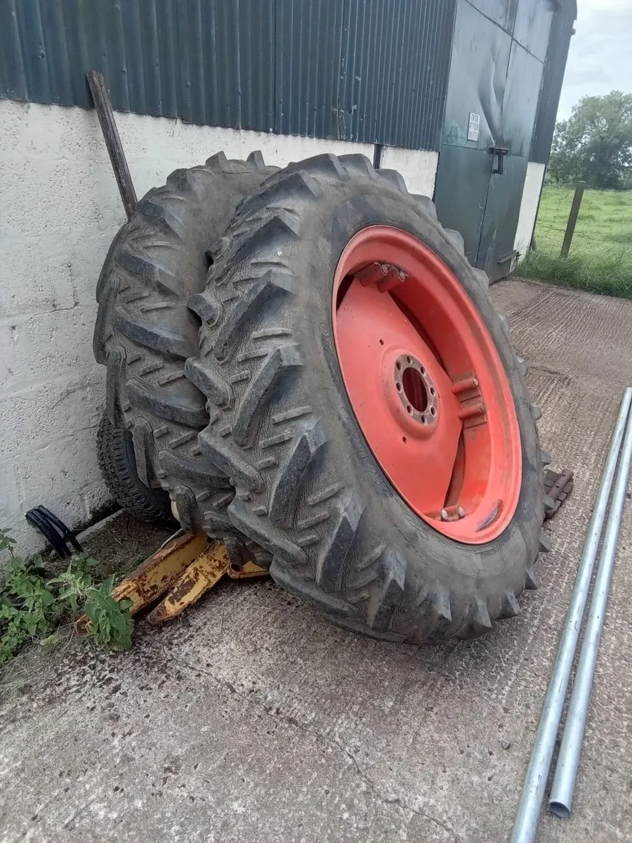 Case David Brown Wheels and tyres 13.6x38 - Image 2