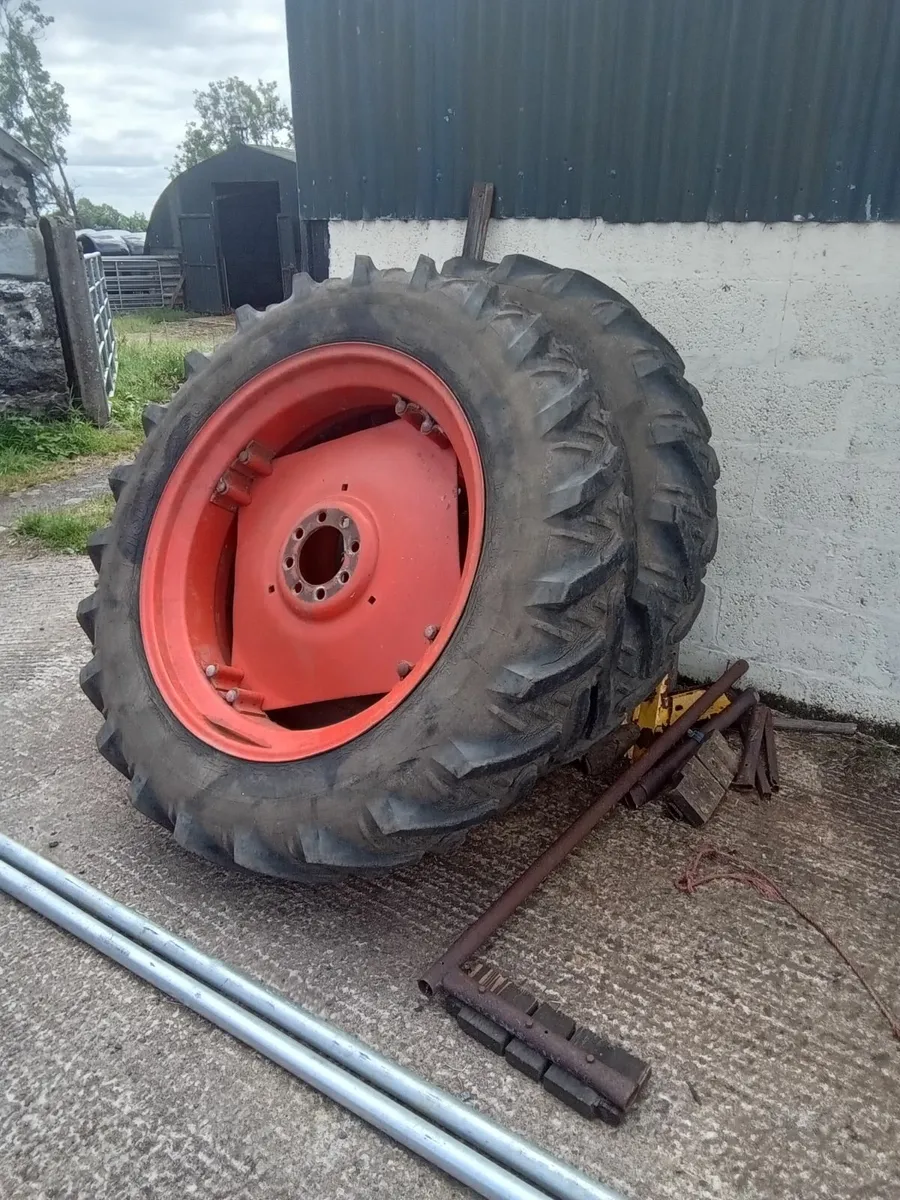 Case David Brown Wheels and tyres 13.6x38 - Image 3