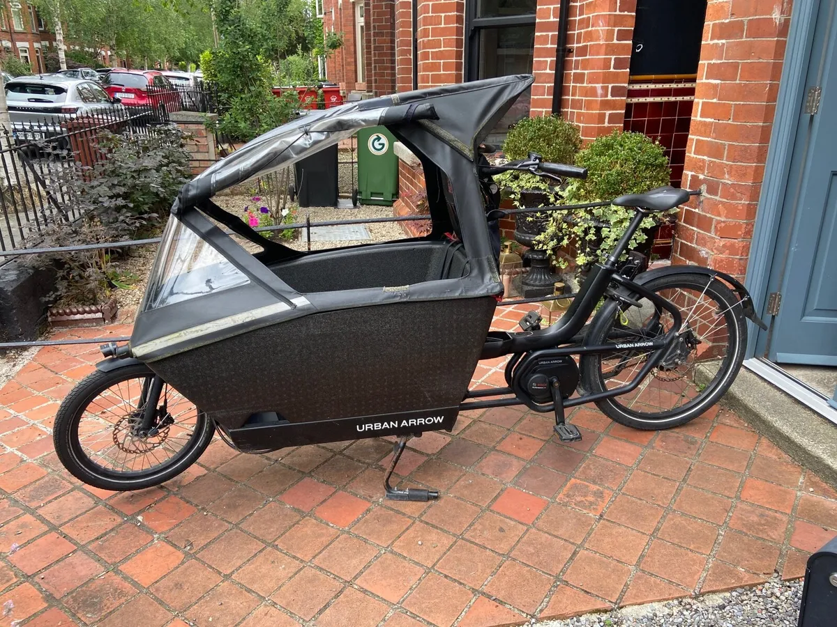 Urban arrow family electric cargo bike - Image 1