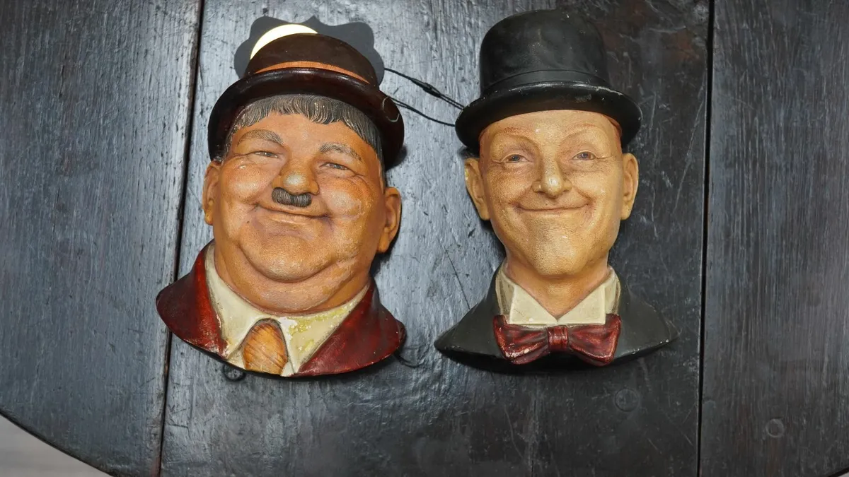 🎭 Vintage Wall Plaques – Laurel & Hardy (1984) - Image 1
