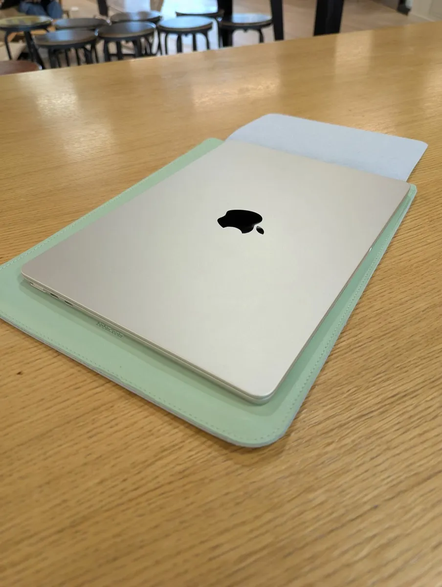 MacBook Air 13" M2, 8GB RAM, 256GB SSD, 🔋 99% - Image 1
