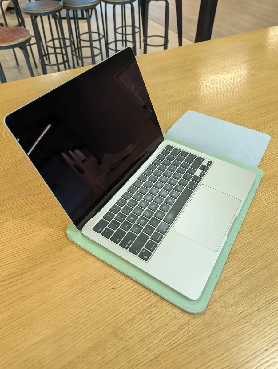 MacBook Air 13" M2, 8GB RAM, 256GB SSD, 🔋 99% - Image 2