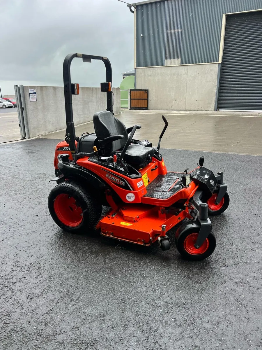 Kubota Zero Turn ZD1211 - Image 1