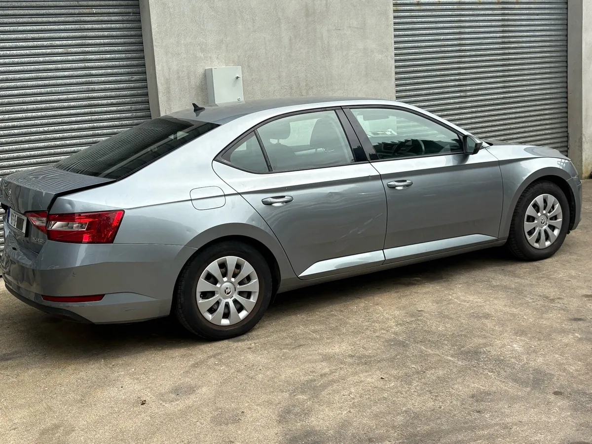 161 SKODA SUPERB ACTIVE - Image 3