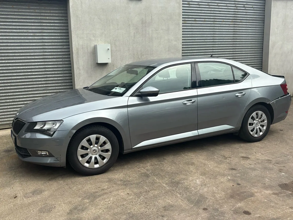 161 SKODA SUPERB ACTIVE - Image 4