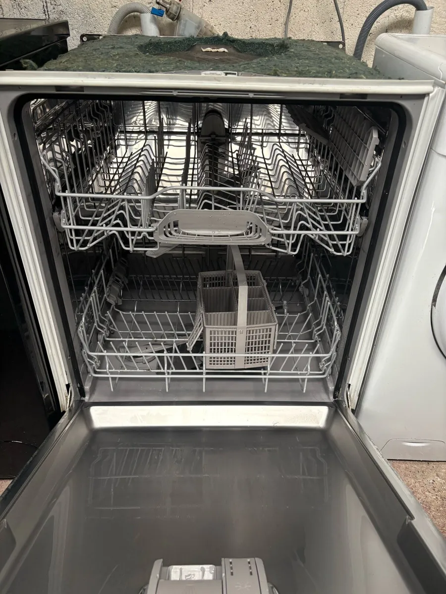 Bosch Integrated Dishwasher - Image 2
