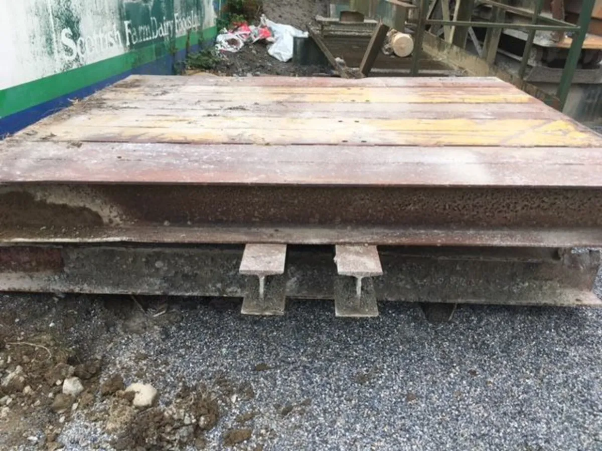 USED BELTING. HEAVY DUTY PANELS RSJ STEEL. - Image 2