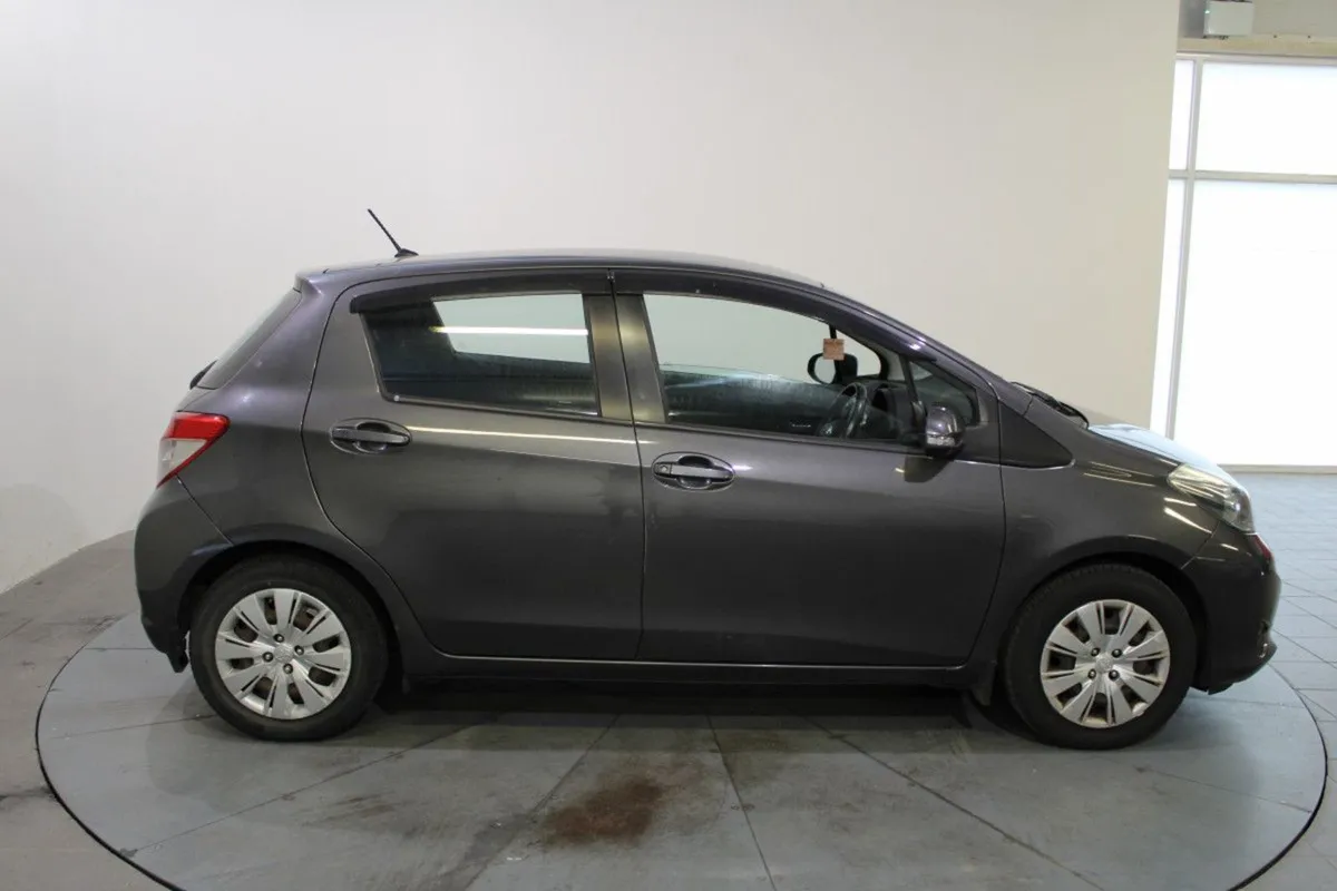 Toyota Yaris 1.0 Vvt-i 5DR Luna - Image 3