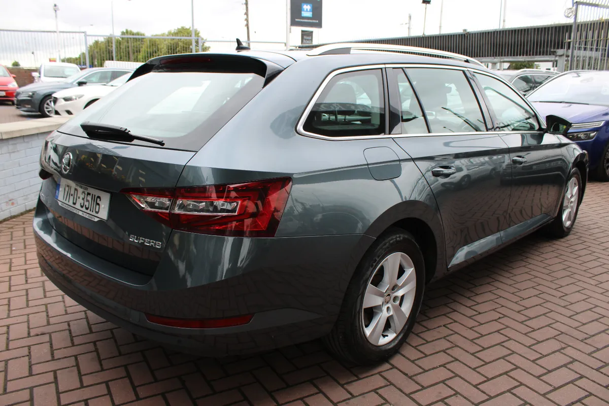 Skoda Superb 2.0TDI 150HP COMBI ATTRACTION AUTOMAT - Image 4
