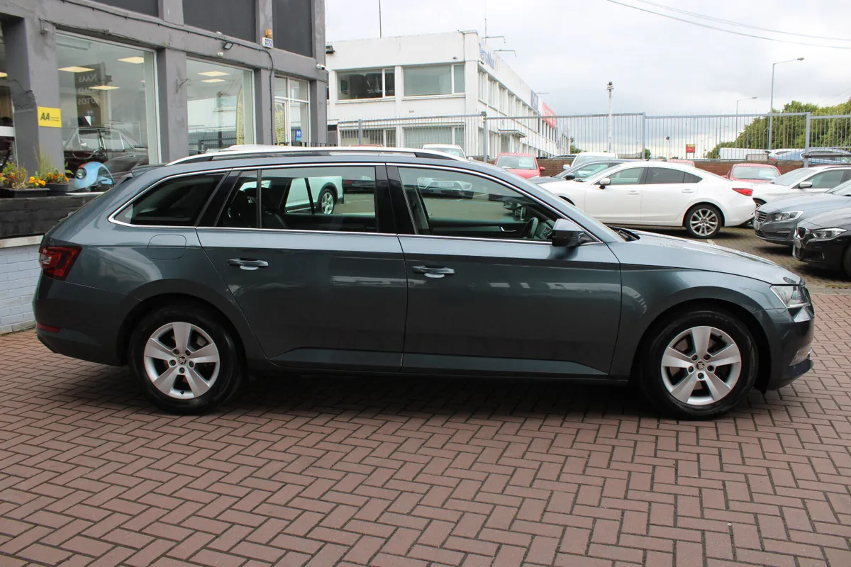 Skoda Superb 2.0TDI 150HP COMBI ATTRACTION AUTOMAT - Image 3