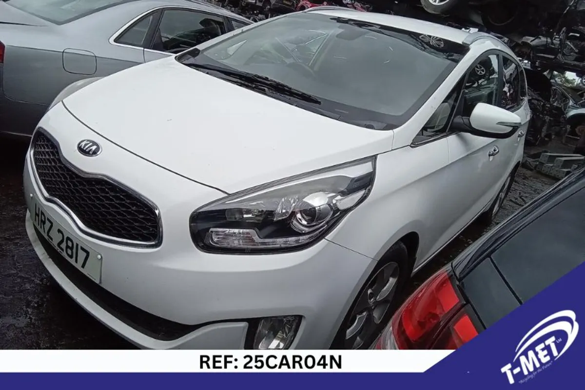 2014 KIA CARENS BREAKING FOR PARTS - Image 1