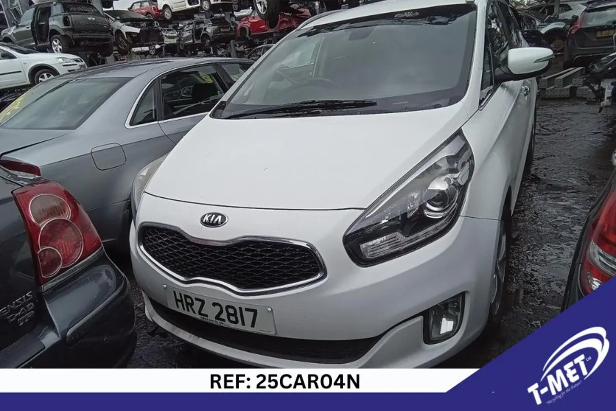 2014 KIA CARENS BREAKING FOR PARTS - Image 2