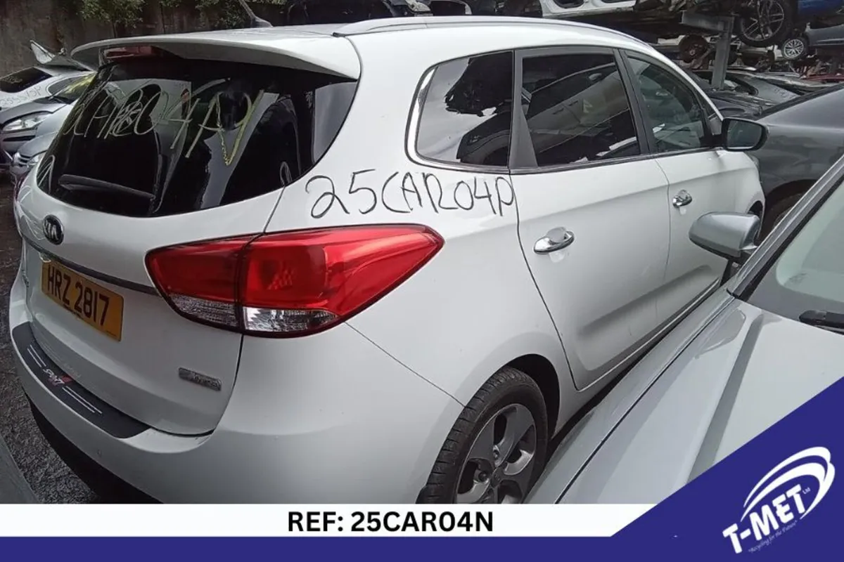 2014 KIA CARENS BREAKING FOR PARTS - Image 3