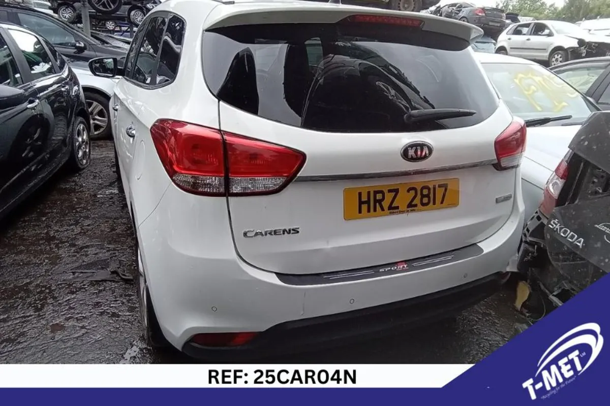 2014 KIA CARENS BREAKING FOR PARTS - Image 4