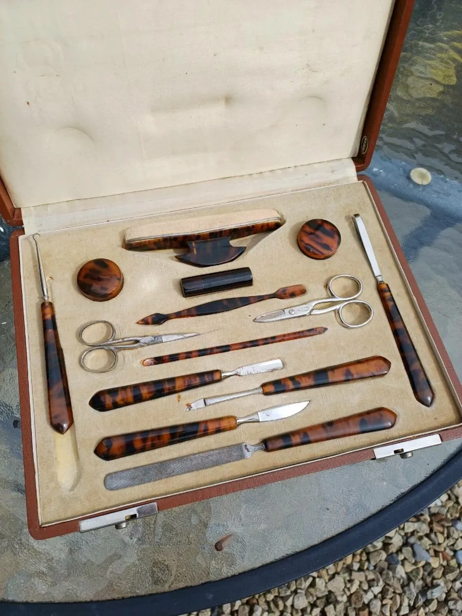 1930s Art Deco Tortoiseshell Manicure Set - Image 2