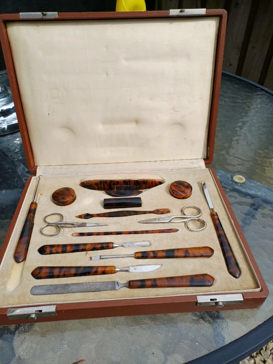 1930s Art Deco Tortoiseshell Manicure Set - Image 4