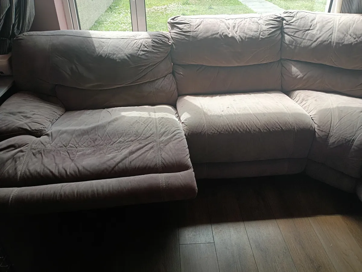 Large couch with recline - Image 2