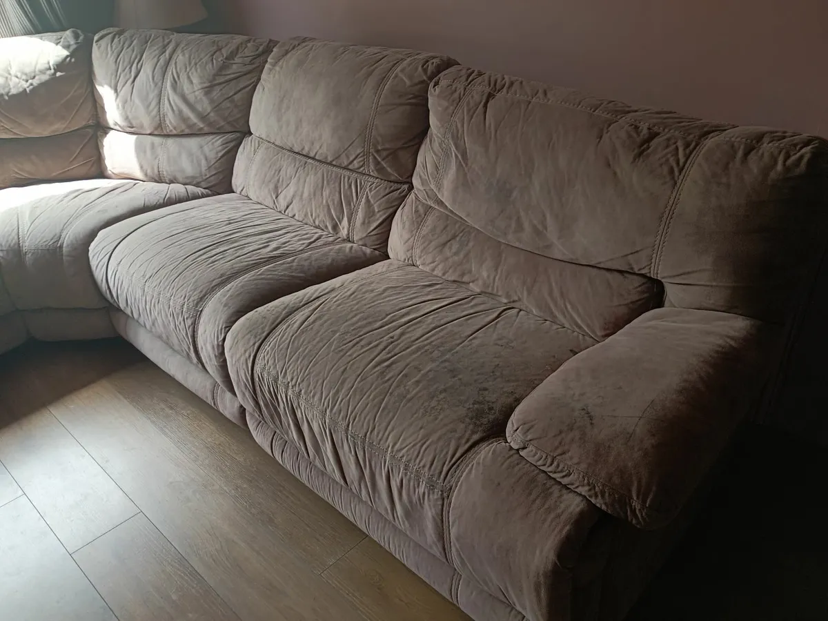 Large couch with recline - Image 3