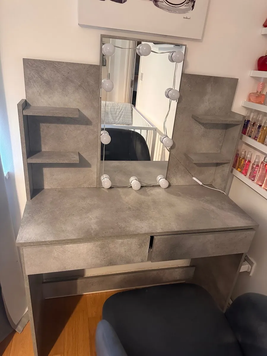 Vanity table - Image 3
