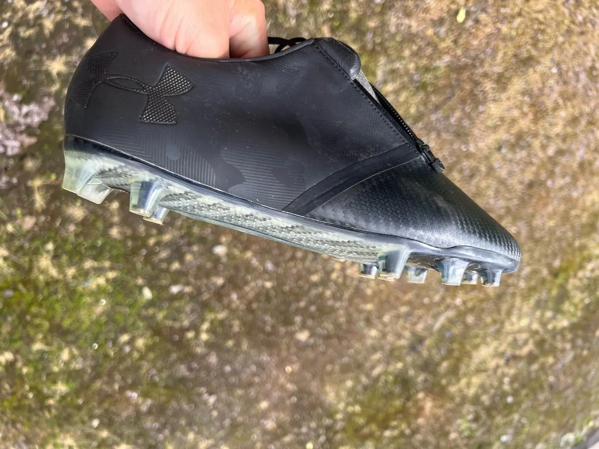 Football boots size 8 - Image 3