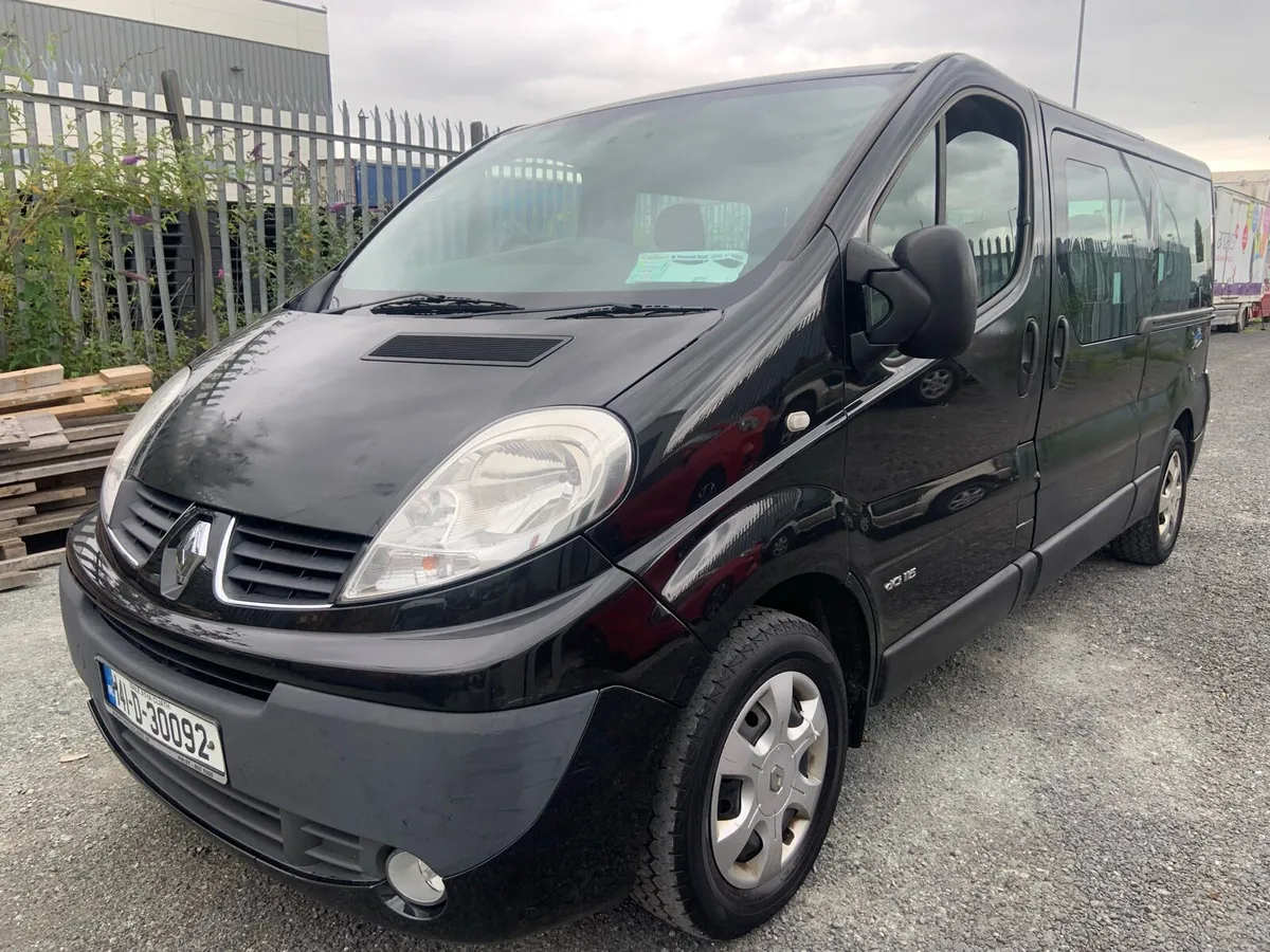 Renault traffic automatic 9 seater - Image 1