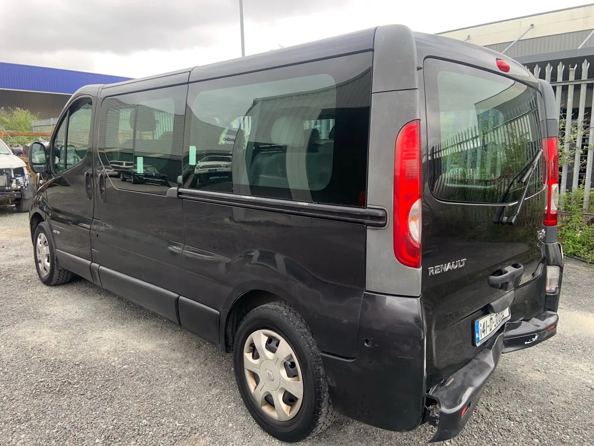 Renault traffic automatic 9 seater - Image 3