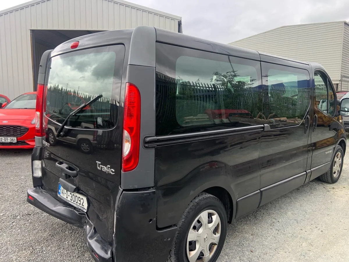 Renault traffic automatic 9 seater - Image 4