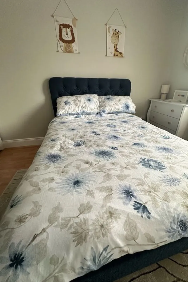 Double bed - Image 1