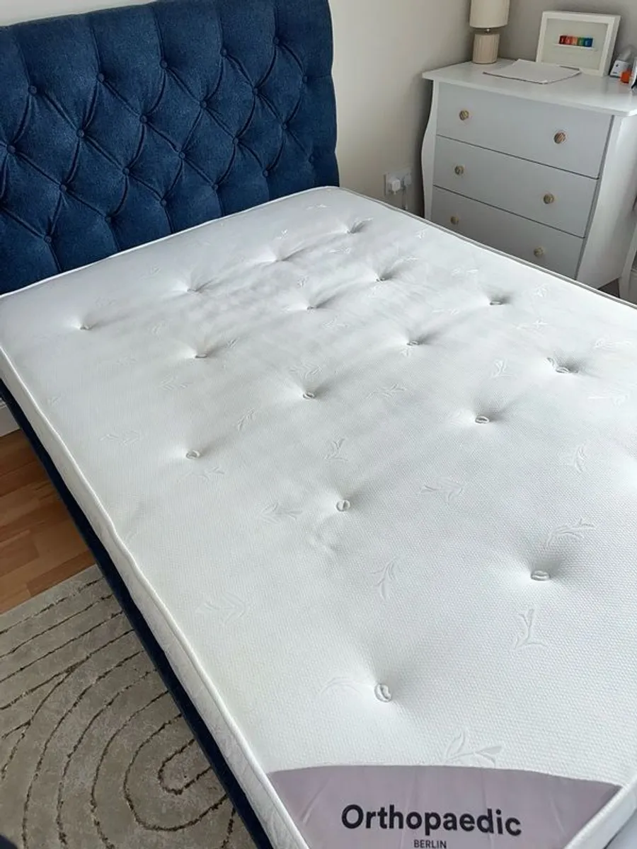 Double bed - Image 2
